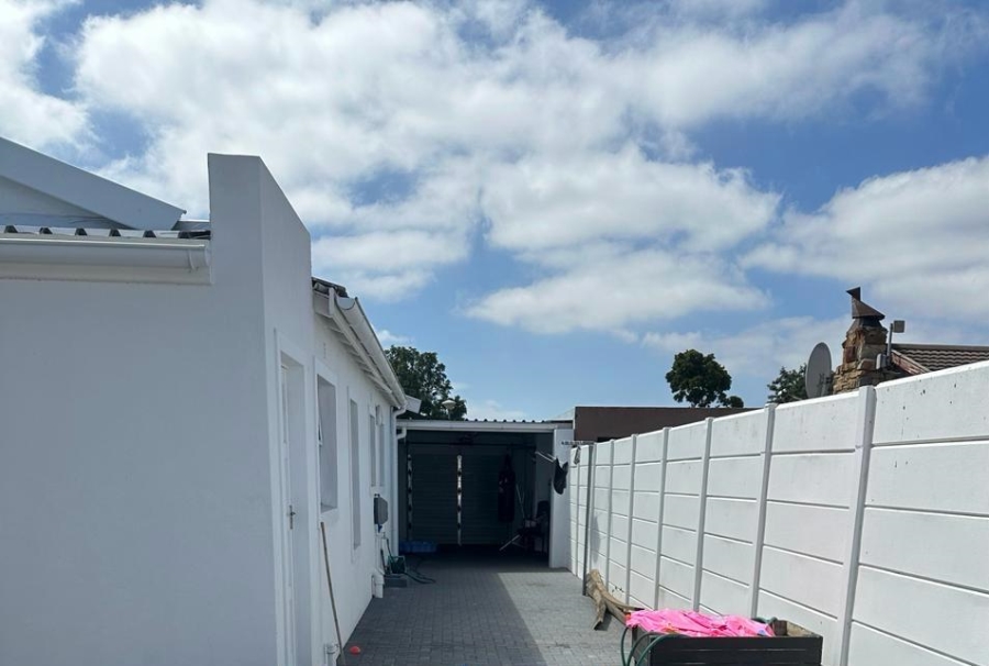 To Let 3 Bedroom Property for Rent in Table View Western Cape